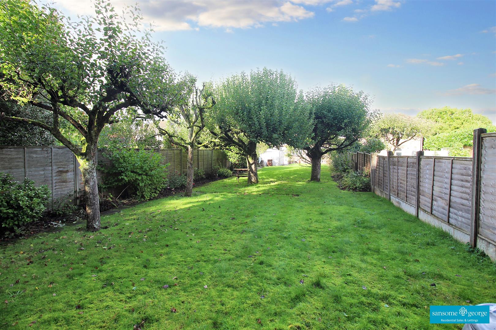 Redhatch Drive, Earley